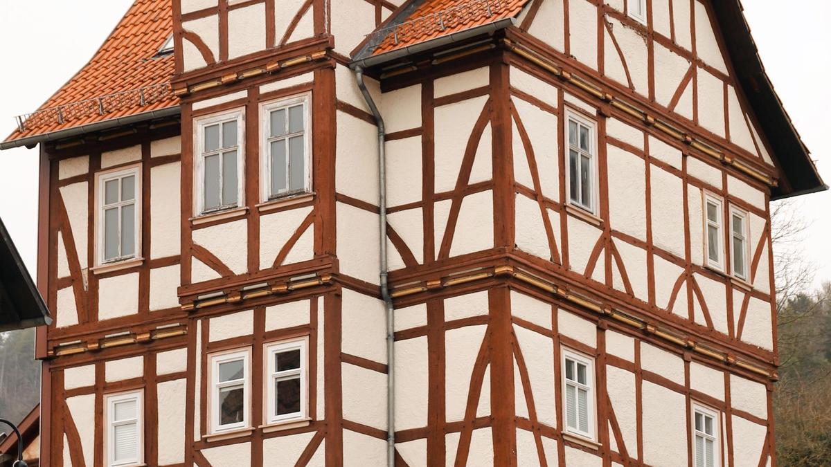 Zone termites : maison ancienne à colombages en secteur classé